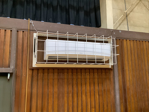 壁掛けエアコン用防球ガード