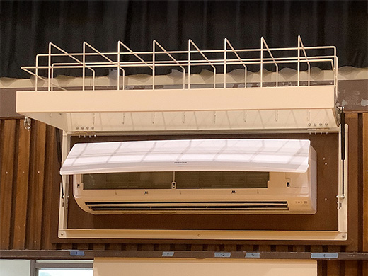 壁掛形防球ガード開閉式