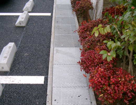 落ち葉が入らない排水溝