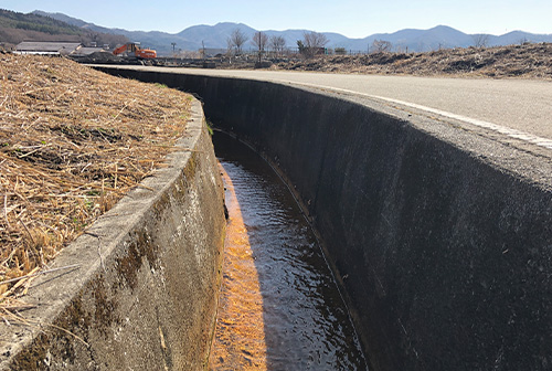 通学路の危険な用水路