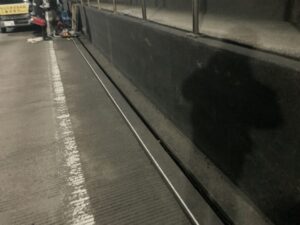 高速道路トンネルの円形水路