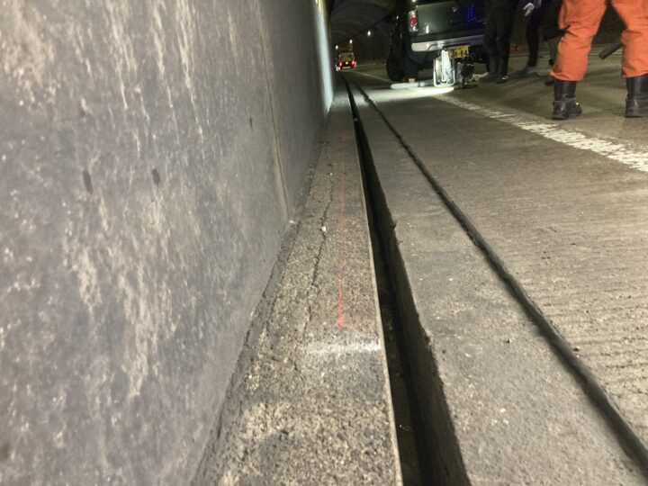 カッターを入れる部分を罫書き